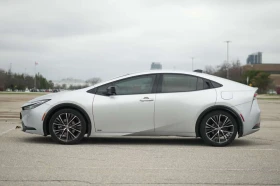 Toyota Prius * AWD e * CARFAX * 2 КЛЮЧА * KEYLESS * ПОДГРЕВ, снимка 2