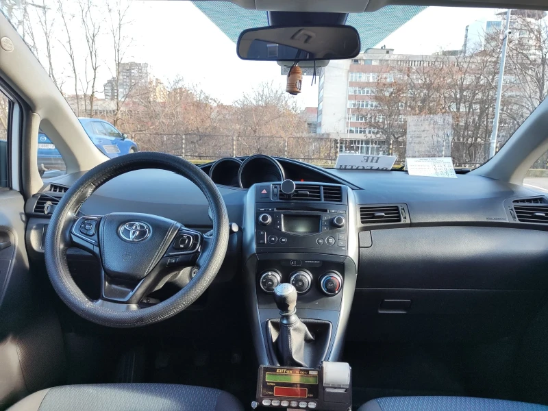 Toyota Verso 1.6 D-4D (112кс) 6+ 1, снимка 11 - Автомобили и джипове - 48125167