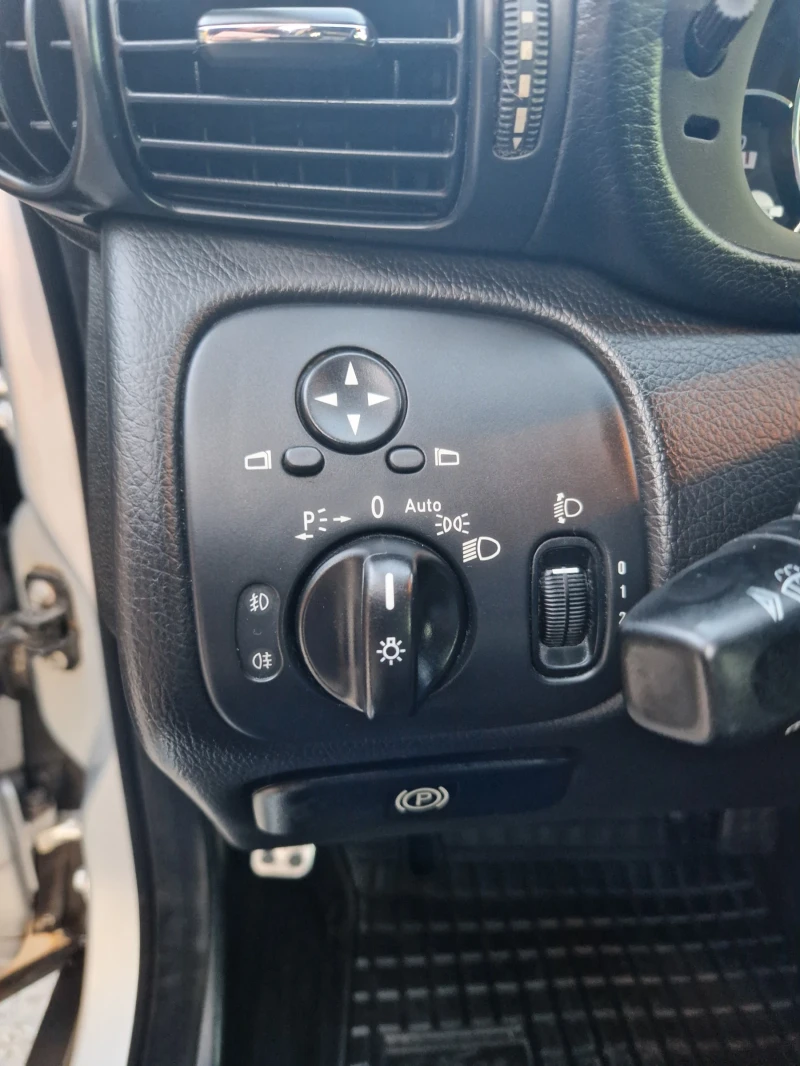 Mercedes-Benz C 200, снимка 10 - Автомобили и джипове - 51514886