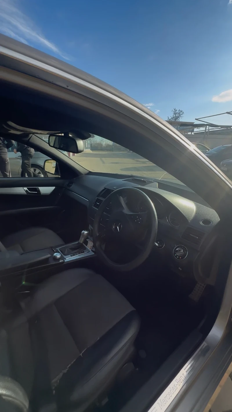 Mercedes-Benz C 220, снимка 9 - Автомобили и джипове - 53156419