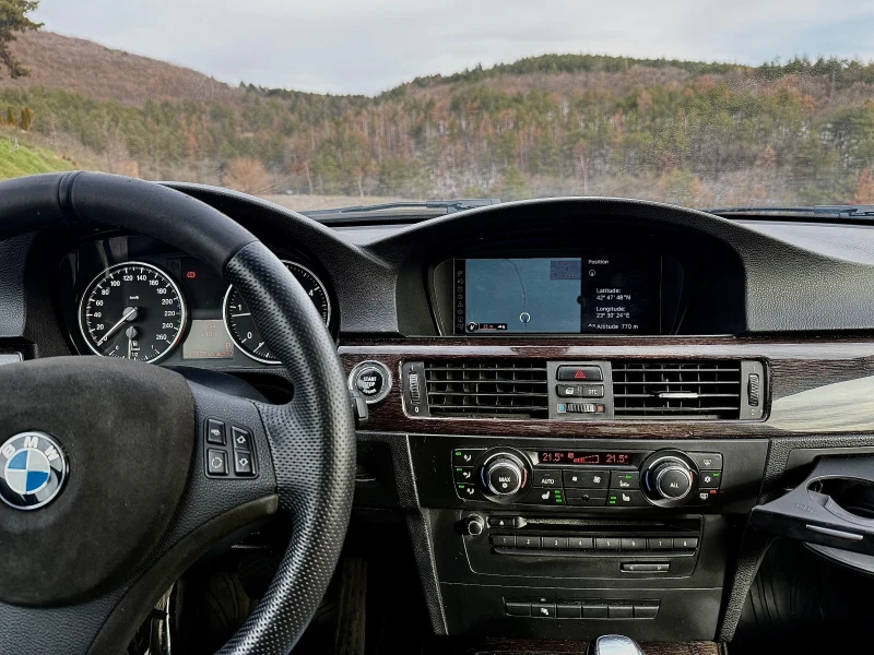 BMW 320 E92 LCI, снимка 8 - Автомобили и джипове - 53542576