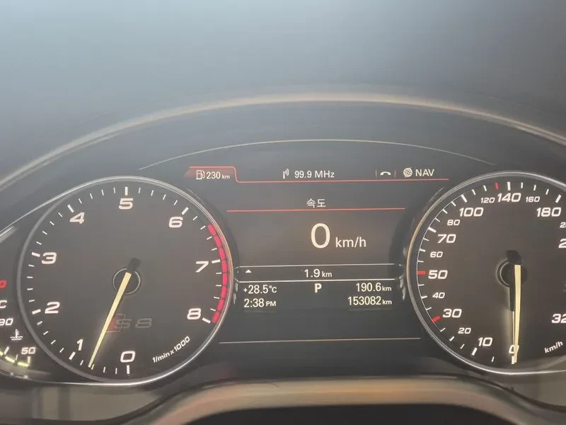 Audi S8 4.0 TFSI Quattro, снимка 8 - Автомобили и джипове - 55134052