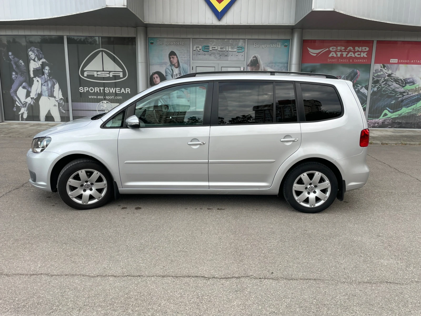VW Touran 1, 6 TDI 7места - изображение 4