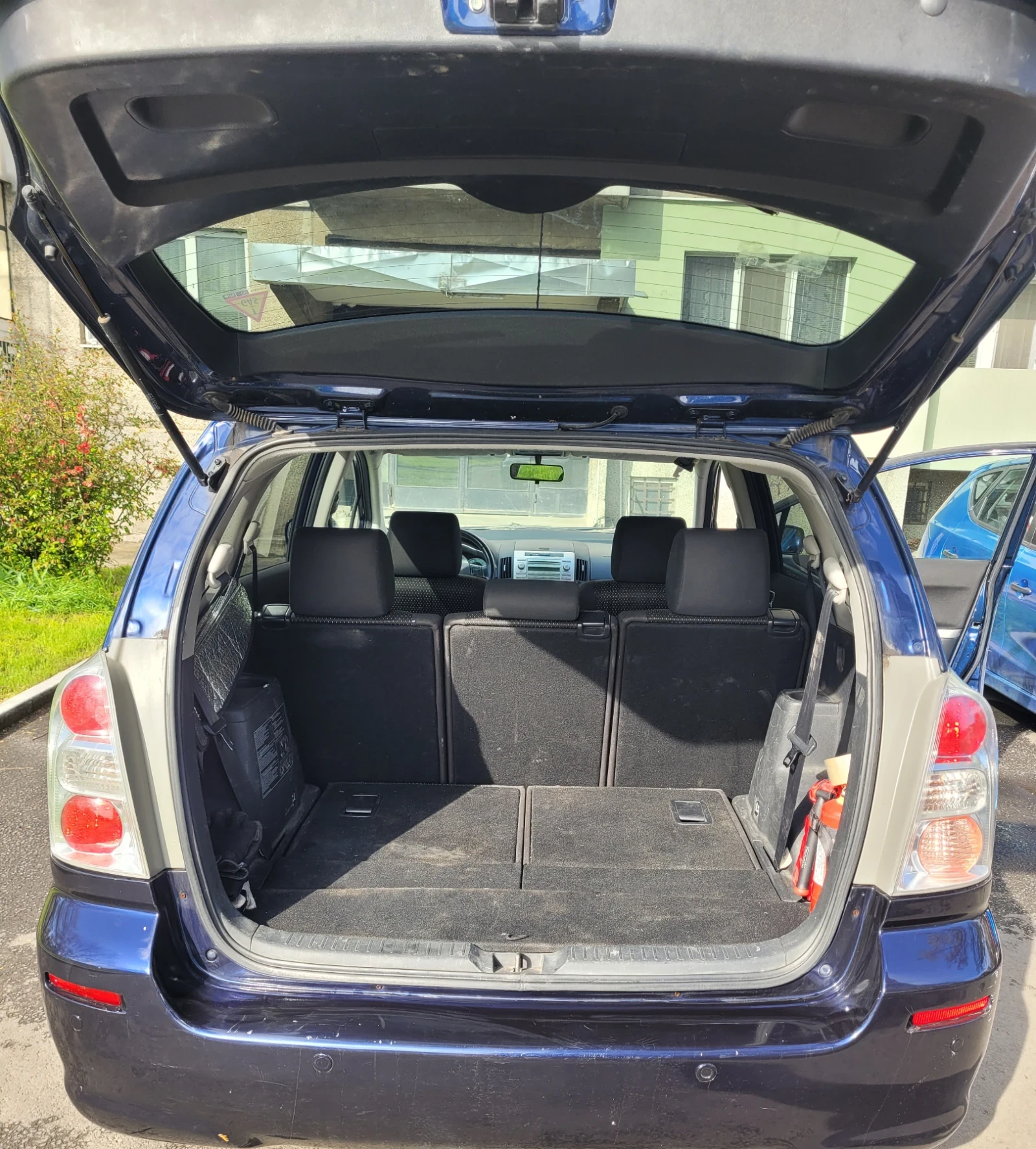 Toyota Corolla verso 1.8/Газ - изображение 8