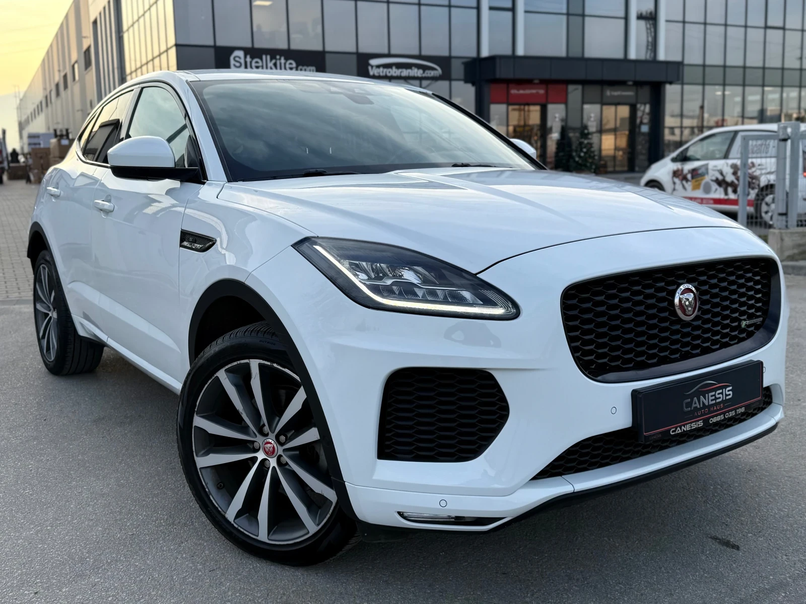 Jaguar E-pace R-DYNAMIC* AWD* D150* AVTOMAT* CAMERA* LINE ASSIST - изображение 3