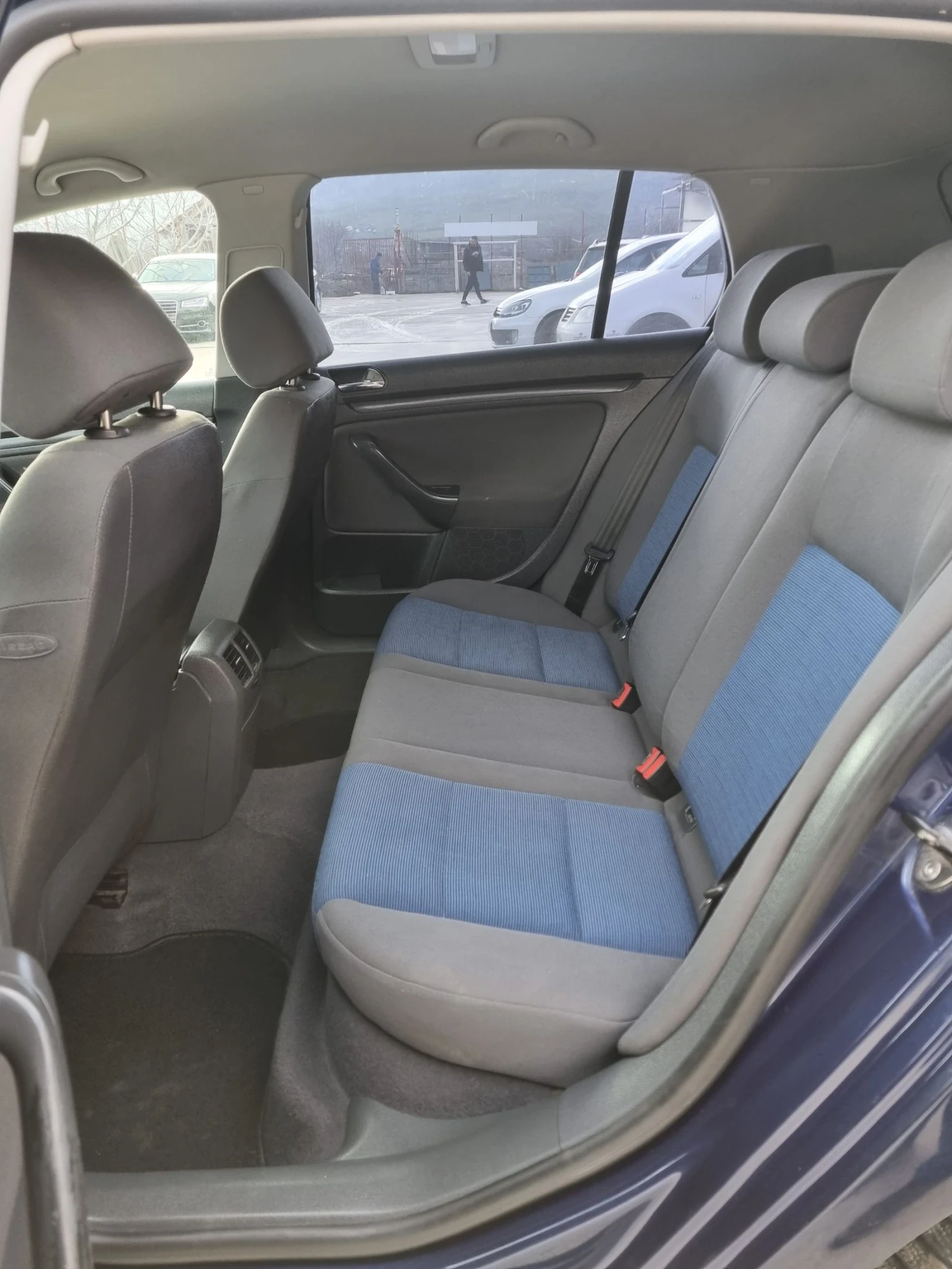 VW Golf 1.9tdi 105к.с GTI пакет, снимка 12 - Автомобили и джипове - 53741640