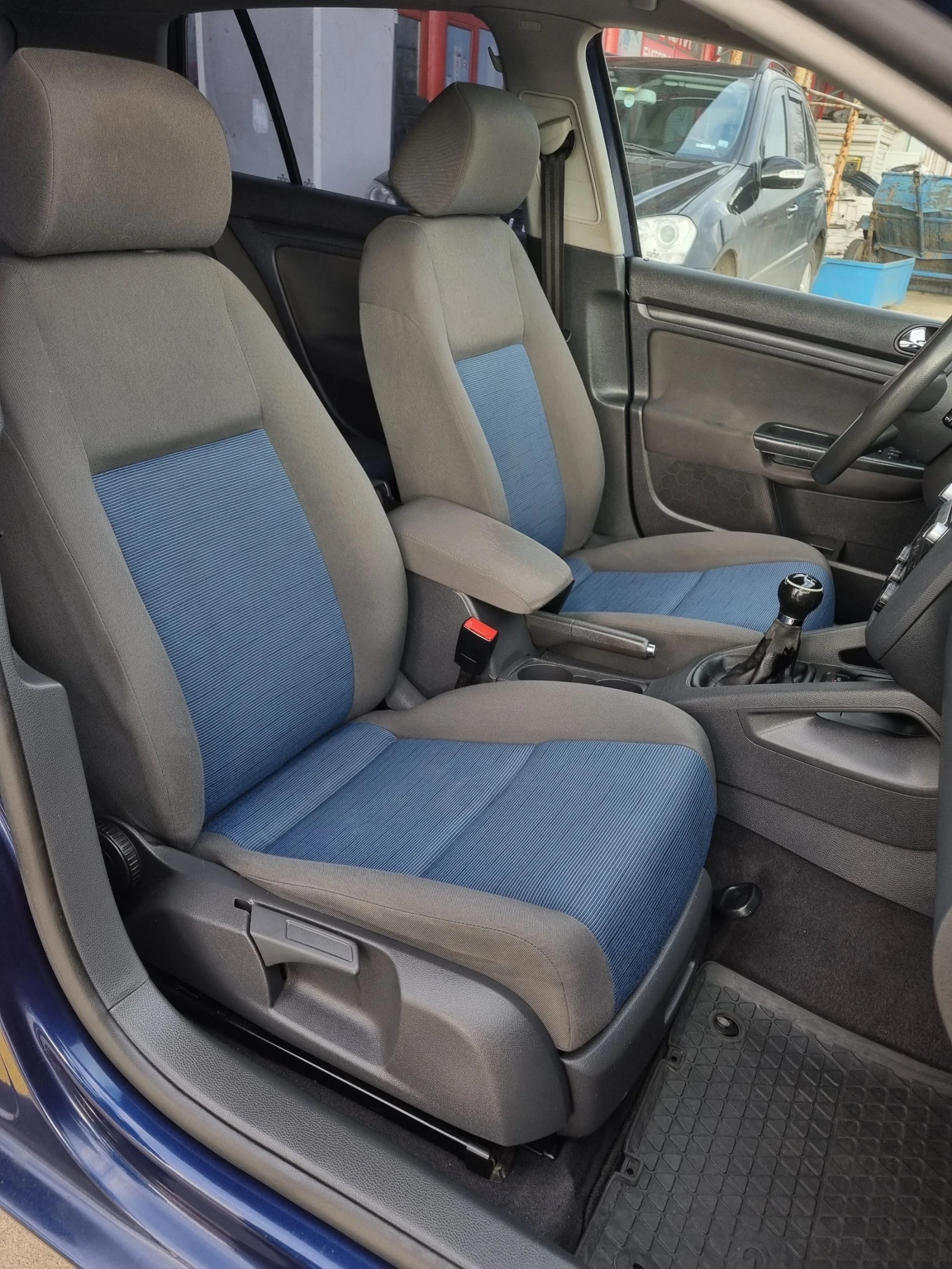 VW Golf 1.9tdi 105к.с GTI пакет, снимка 11 - Автомобили и джипове - 53741640