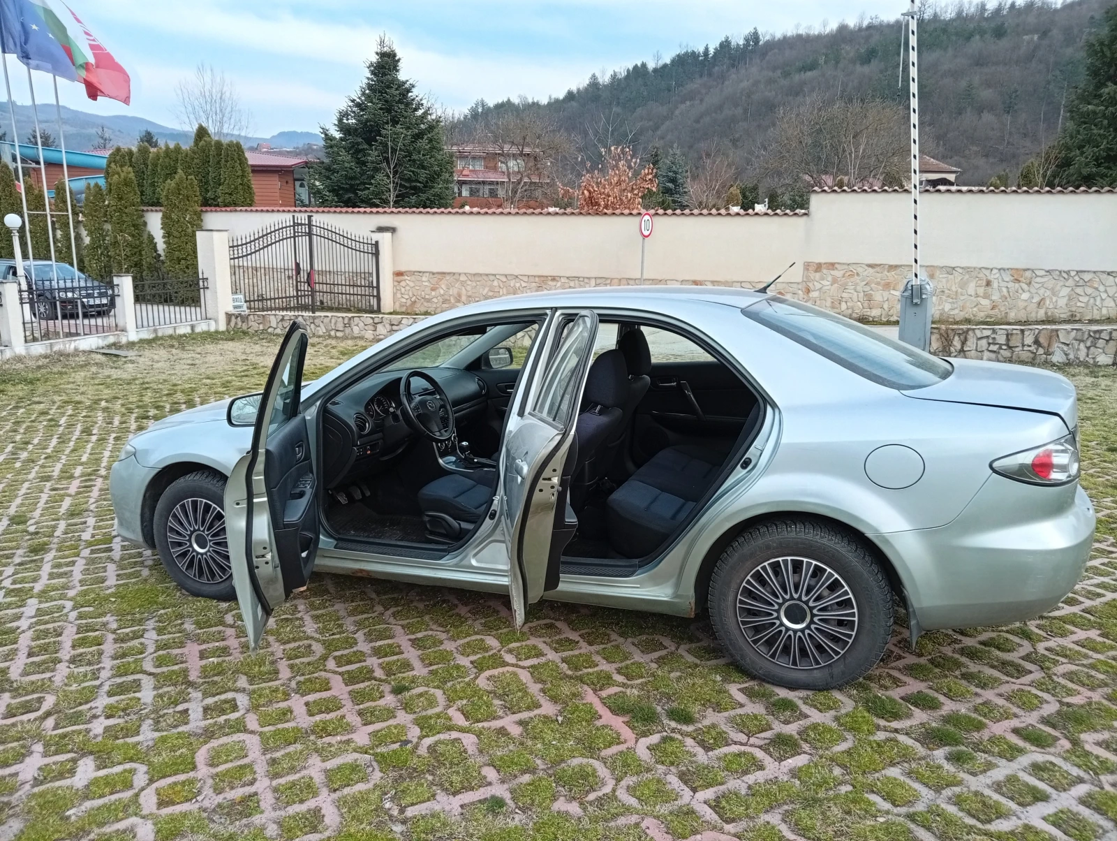 Mazda 6 2.0DITD * FACELIFT * 6SPEEDS * КЛИМАТРОНИК , снимка 11 - Автомобили и джипове - 53716898