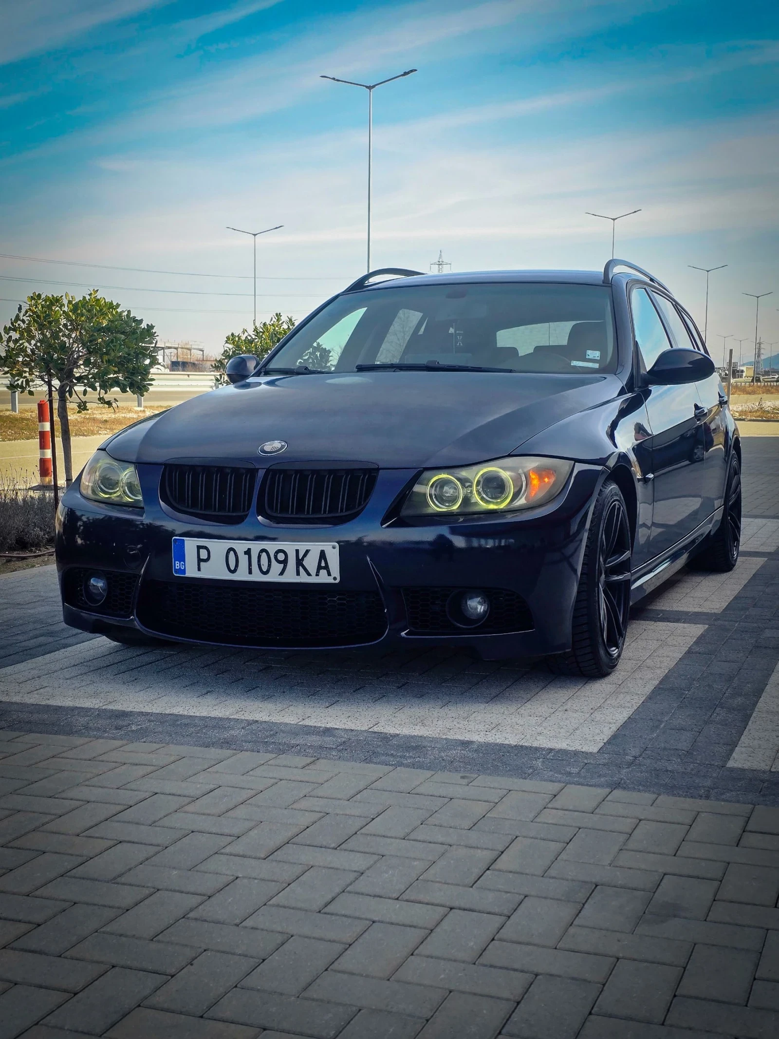 BMW 320 | M Пакет | Навигация | 2 Комплекта Джанти + Гуми