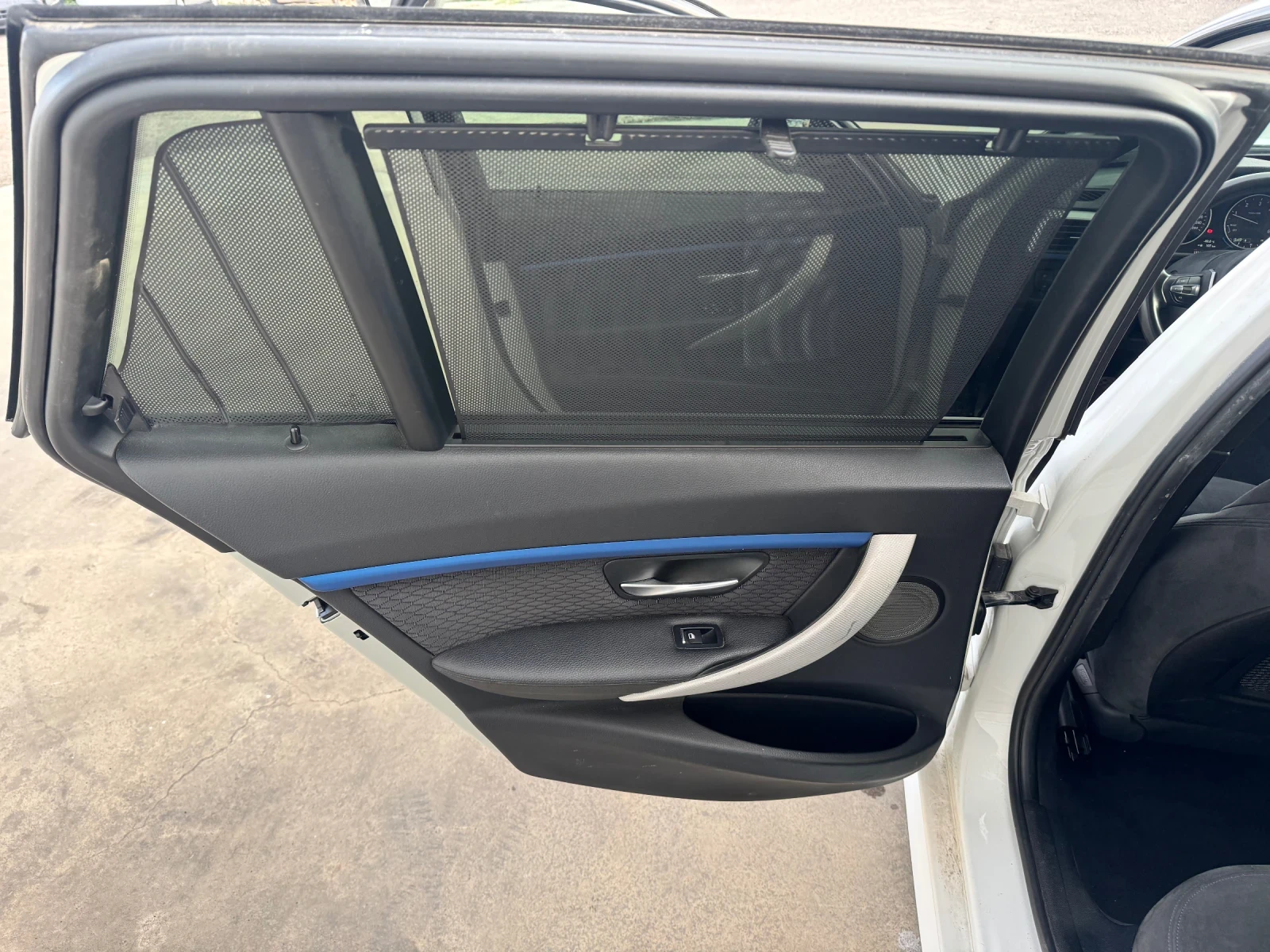 BMW 318 X-Drive, снимка 13 - Автомобили и джипове - 53990071