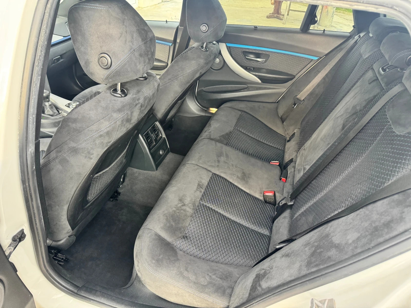 BMW 318 X-Drive, снимка 11 - Автомобили и джипове - 53990071