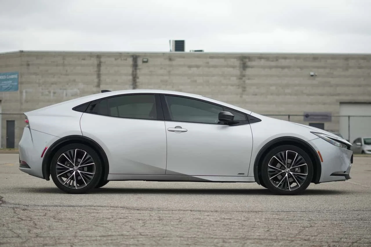Toyota Prius * AWD e * CARFAX * 2 ����� * KEYLESS * ������� | Mobile.bg � ����������� 3