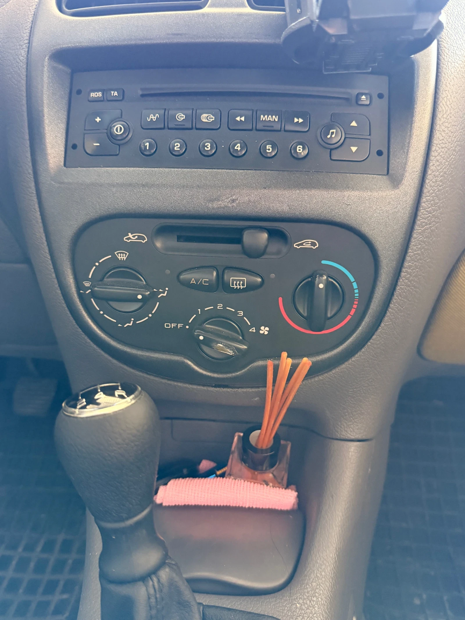 Peugeot 206 1.4 HDI, снимка 9 - Автомобили и джипове - 55096371