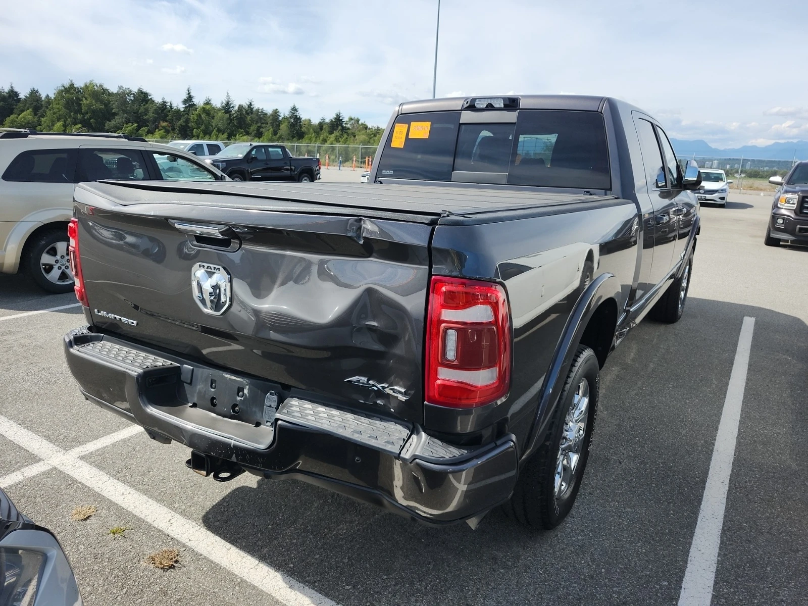 Dodge RAM 3500 LIMITED * 6.7 CUMMINS * 4WD * CARFAX * 