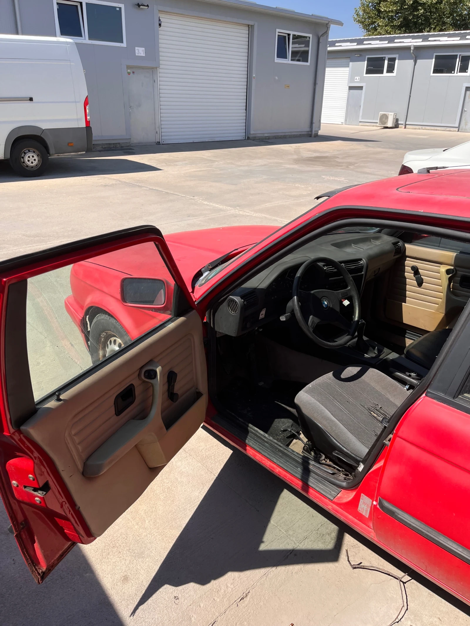BMW 318 i touring, снимка 7 - Автомобили и джипове - 55937800