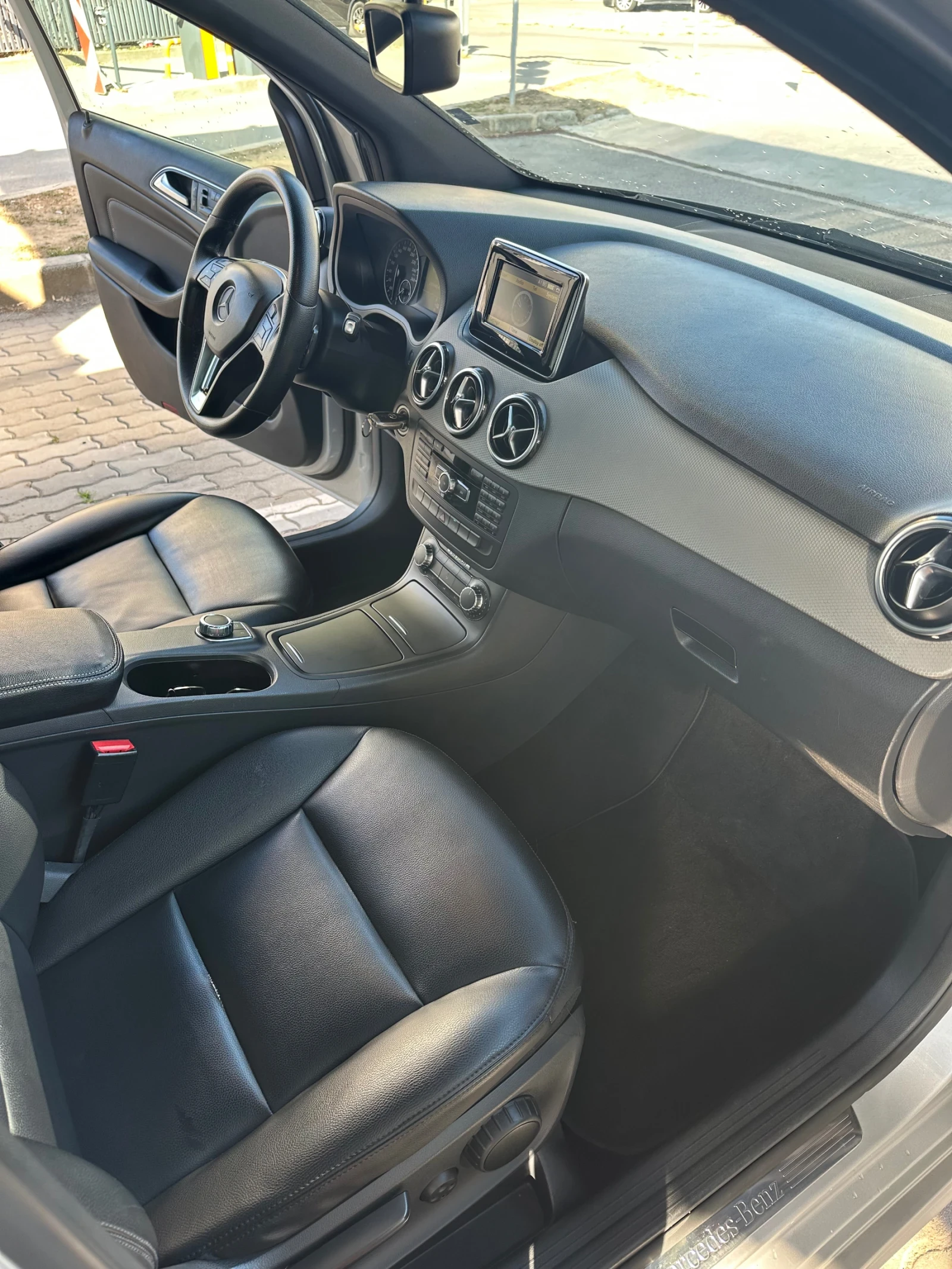 Mercedes-Benz B 200 CDI BlueEfficiency, снимка 9 - Автомобили и джипове - 56149706