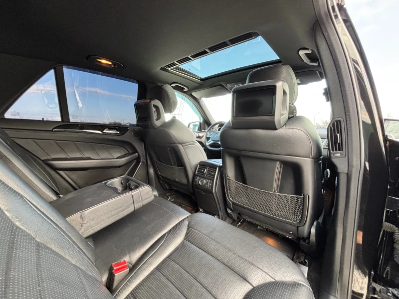 Mercedes-Benz ML 63 AMG 6.3 AMG/V8/ПОДГРЕВ/ОБДУХВАНЕ/ПАНОРАМА/FULL, снимка 10 - Автомобили и джипове - 52678890