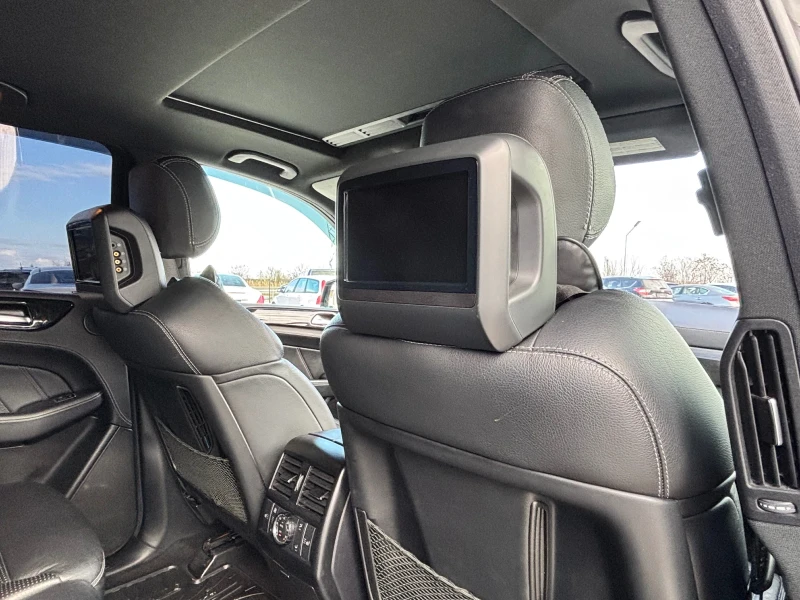 Mercedes-Benz ML 63 AMG 6.3 AMG/V8/ПОДГРЕВ/ОБДУХВАНЕ/ПАНОРАМА/FULL, снимка 11 - Автомобили и джипове - 52678890