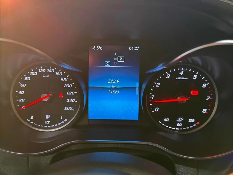 Mercedes-Benz GLC 300 2023 COUPE * CARFAX * БЕЗ ПЪРВОНАЧАЛНА ВНОСКА, снимка 8 - Автомобили и джипове - 52744641