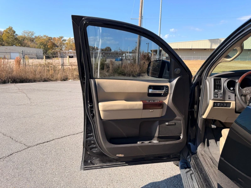 Toyota Sequoia, снимка 12 - Автомобили и джипове - 53057140