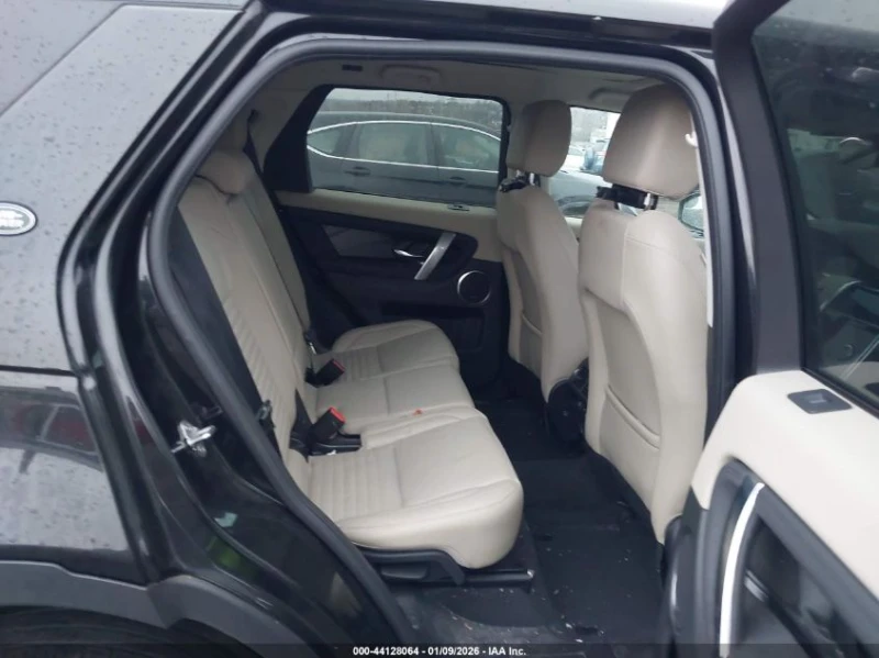 Land Rover Discovery Sport 2l S, снимка 8 - Автомобили и джипове - 53572681