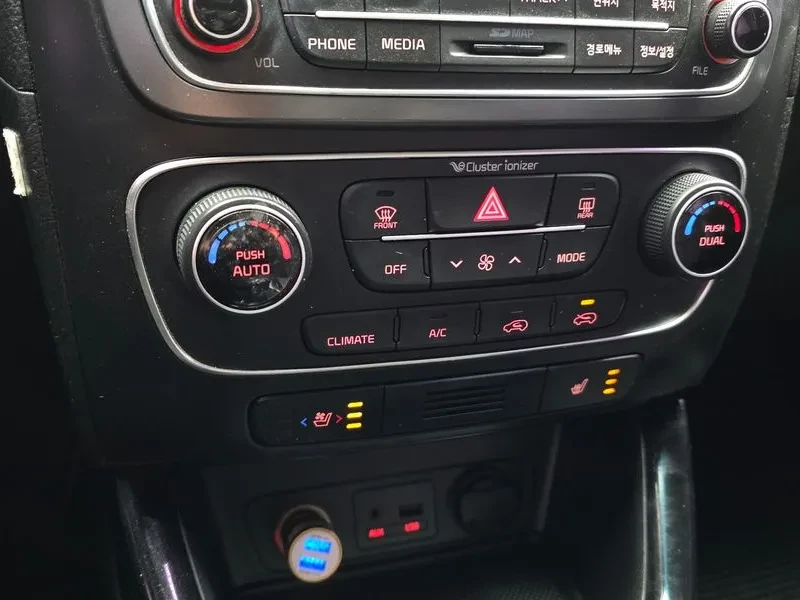 Kia Sorento 2.0 2WD, снимка 16 - Автомобили и джипове - 54264115