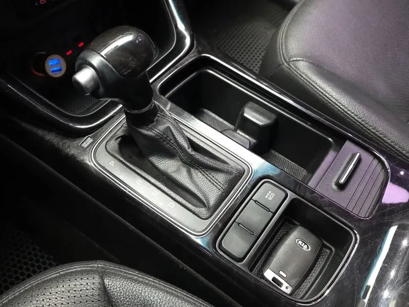 Kia Sorento 2.0 2WD, снимка 9 - Автомобили и джипове - 54264115