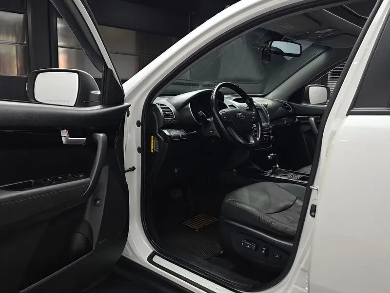 Kia Sorento 2.0 2WD, снимка 10 - Автомобили и джипове - 54264115