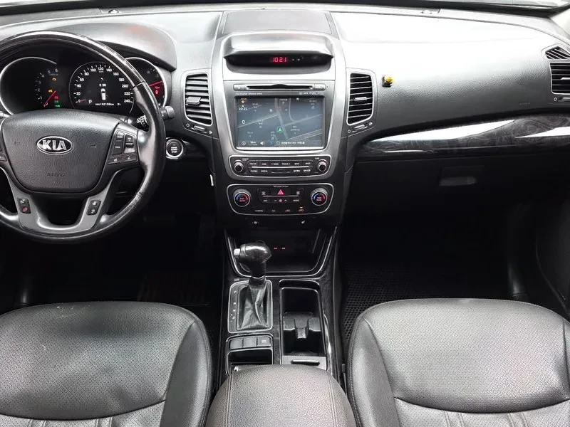 Kia Sorento 2.0 2WD, снимка 7 - Автомобили и джипове - 54264115