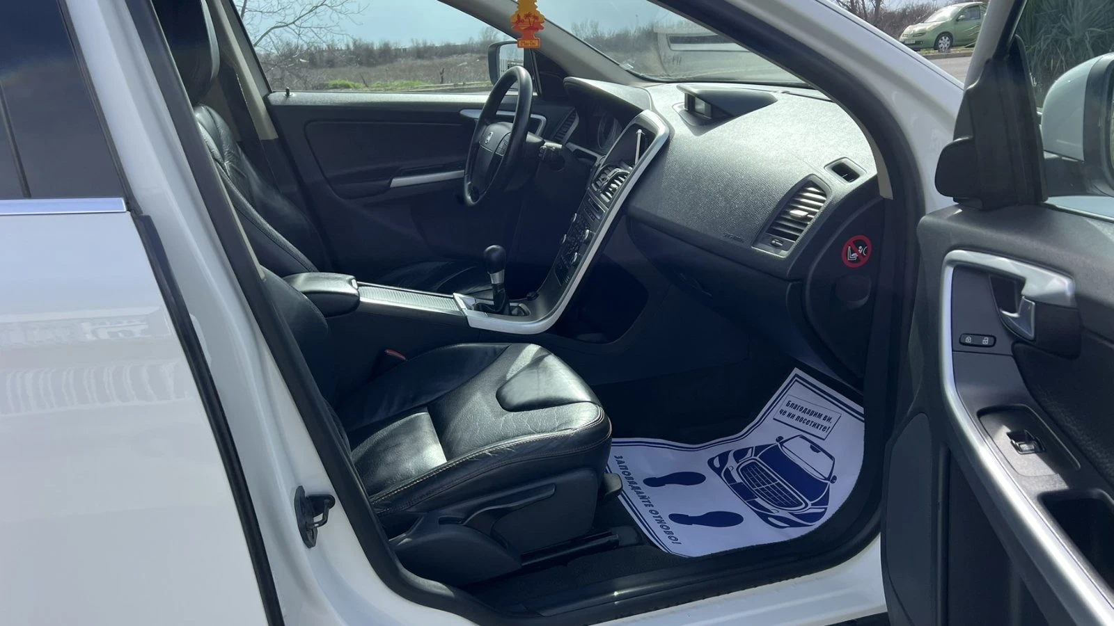 Volvo XC60 2.4D 4X4 - изображение 7