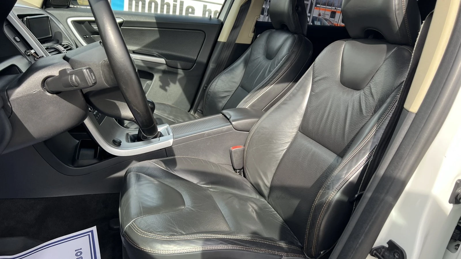 Volvo XC60 2.4D 4X4 - изображение 8