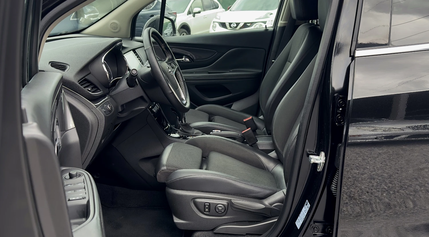 Opel Mokka 1.4T 4x4 Autom.Navi KeyLess Кожа Camera, снимка 5 - Автомобили и джипове - 54380261