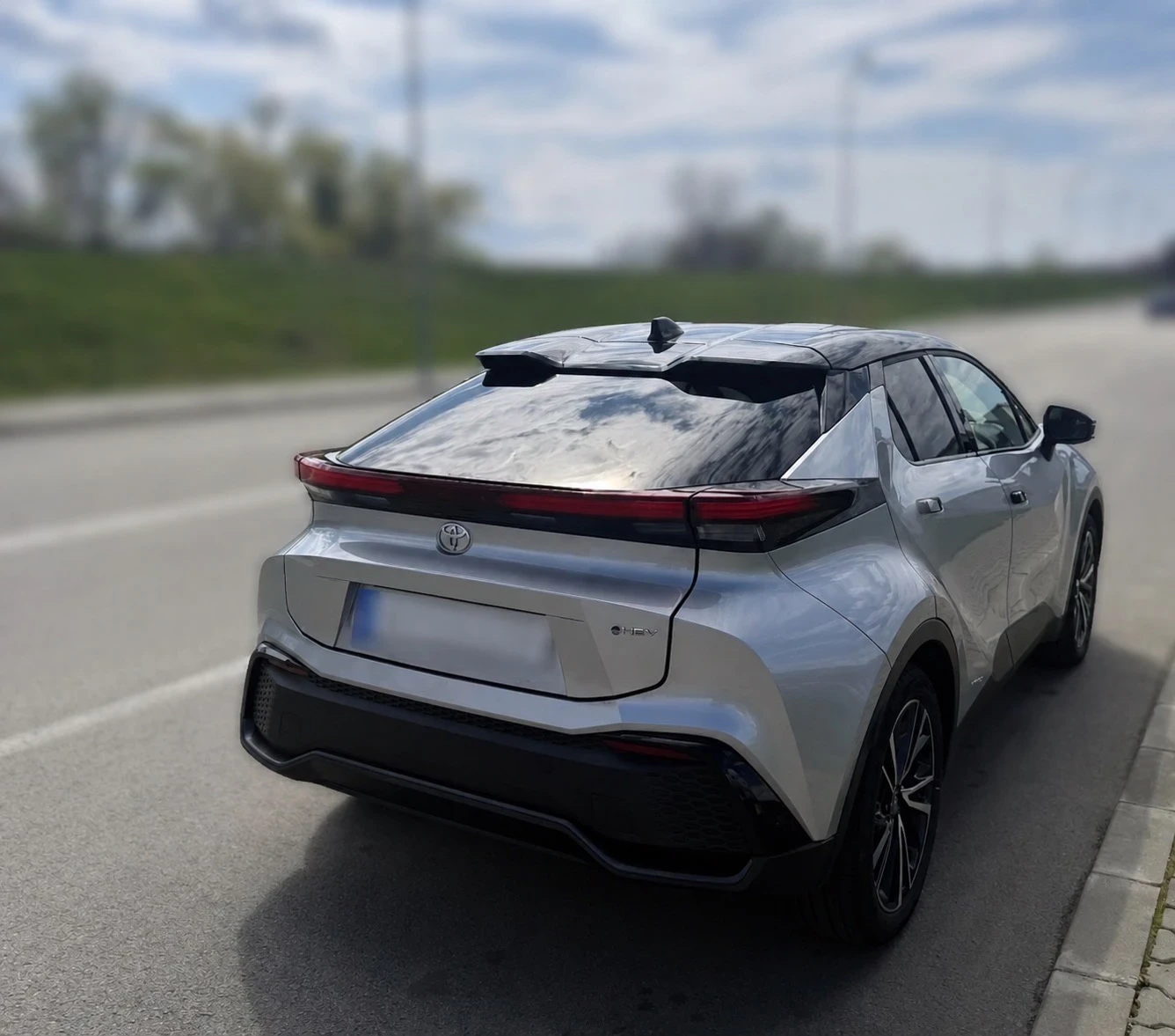 Toyota C-HR 2.0 Hybrid | Dynamic | 197HP | 2024г | ГАРАНЦИЯ, снимка 4 - Автомобили и джипове - 55132308