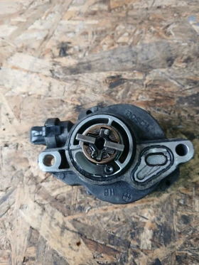 D156-2B вакум помпа Mazda 3 1.6 hdi, снимка 3
