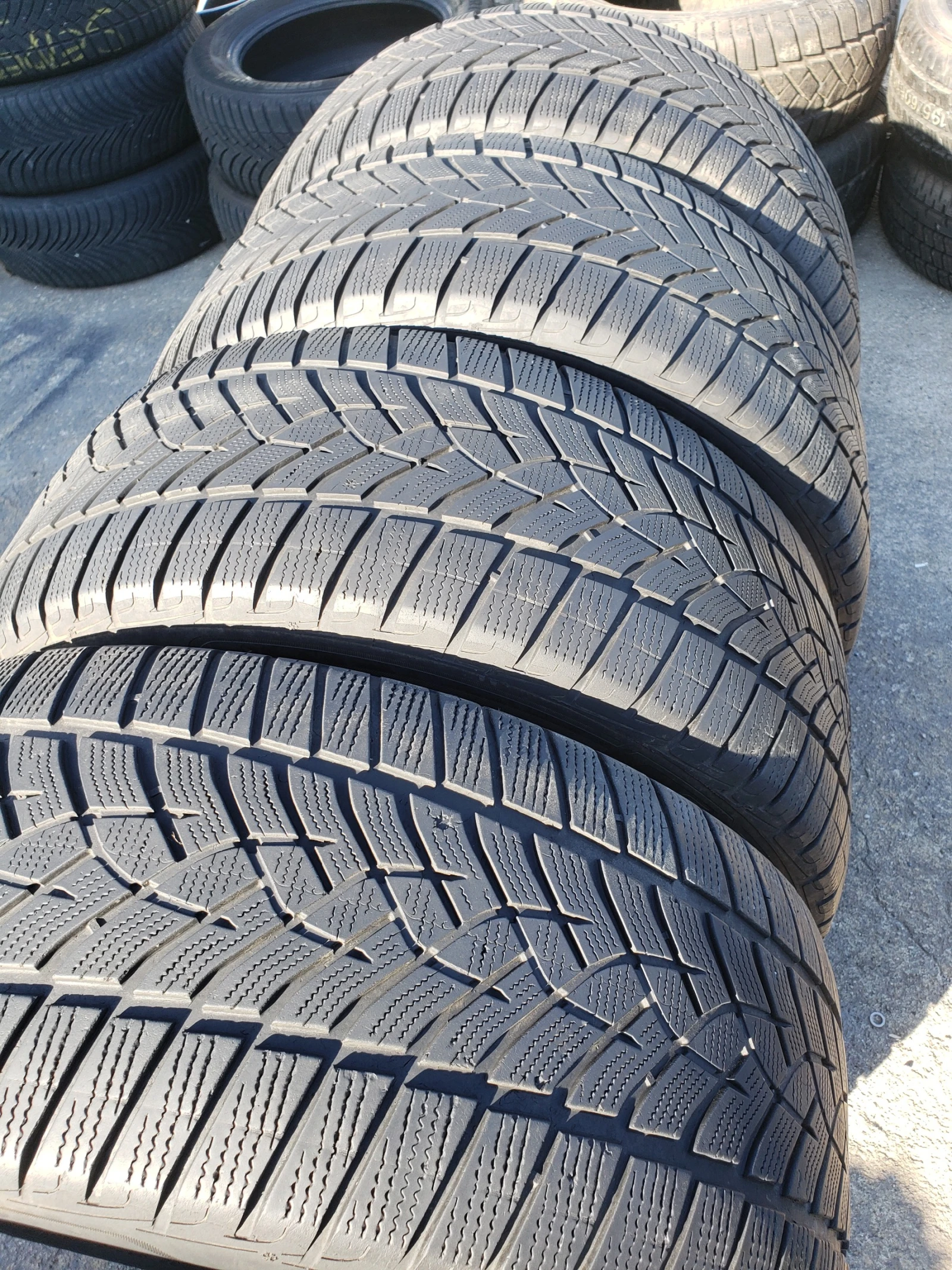 Гуми Зимни 265/50R19, снимка 4 - Гуми и джанти - 56307852