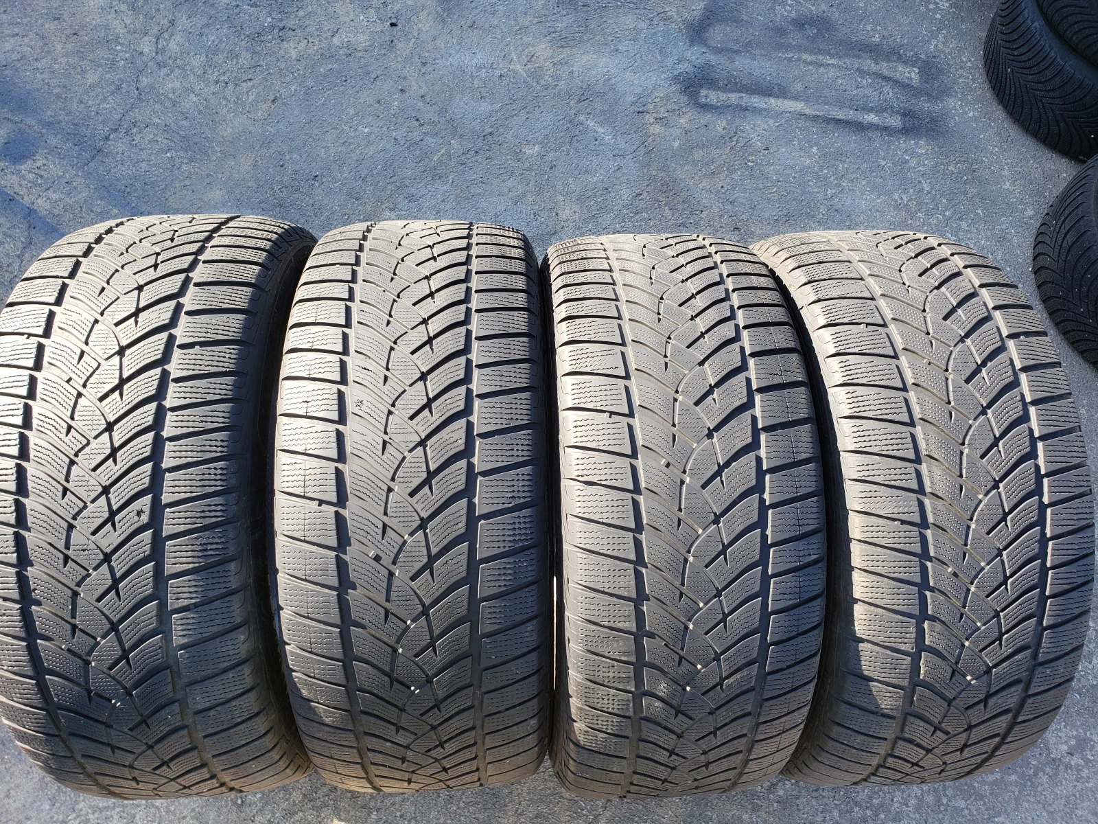 Гуми Зимни 265/50R19, снимка 3 - Гуми и джанти - 56307852
