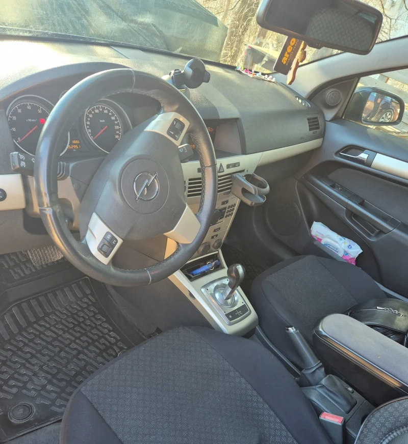 Opel Astra h GTC 1.6 , снимка 11 - Автомобили и джипове - 48615855