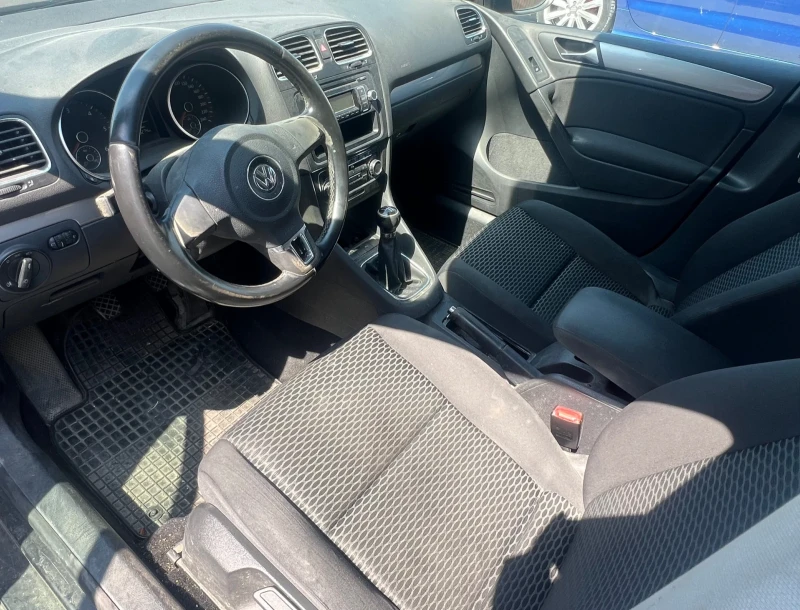 VW Golf 6 1.6TDI, снимка 6 - Автомобили и джипове - 52645191