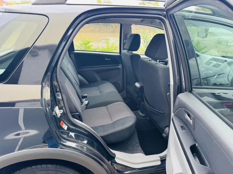 Suzuki SX4 1.6i Automat, снимка 14 - Автомобили и джипове - 51938005
