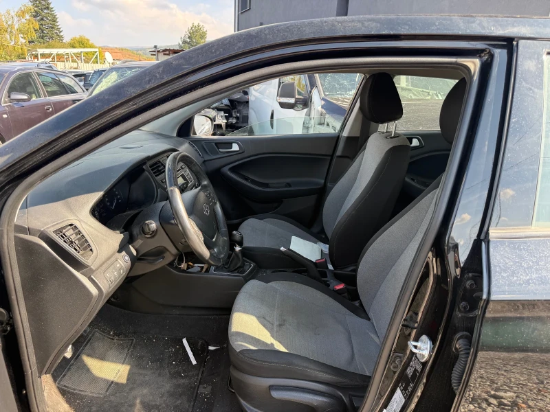 Hyundai I20 1.25 86кс, снимка 10 - Автомобили и джипове - 52075220