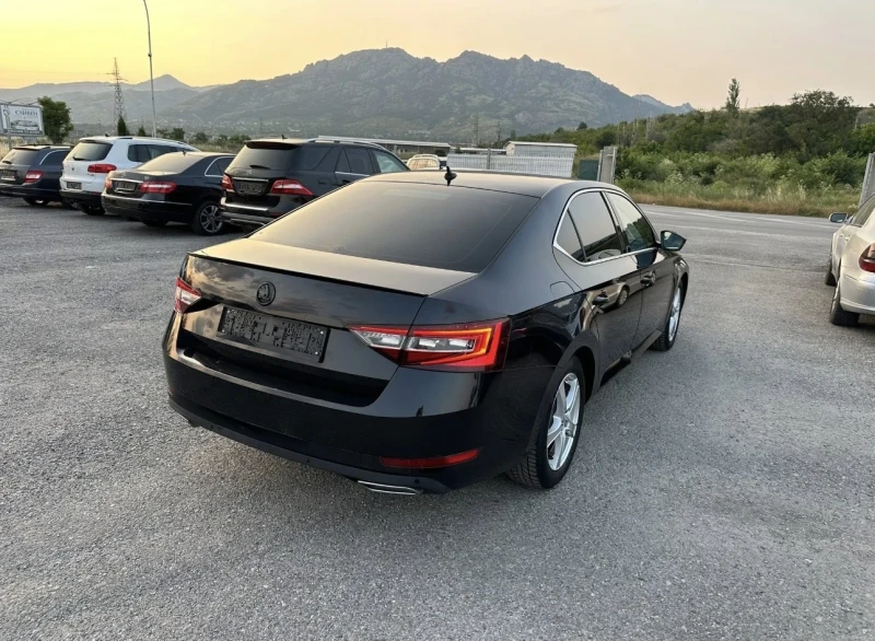 Skoda Superb 2.0TDI* 190к.с* DSG* KEYLESS* КАМЕРА* ПЕЧКА, снимка 4 - Автомобили и джипове - 52442315