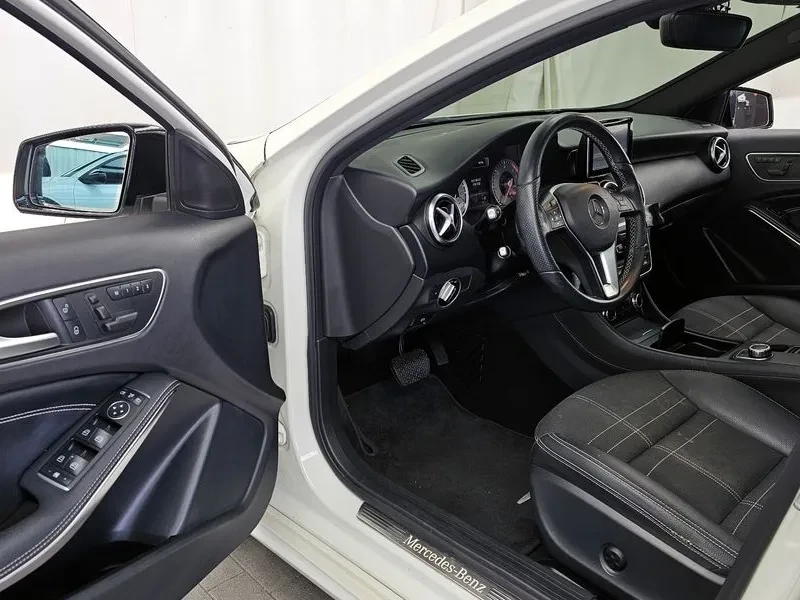 Mercedes-Benz A 200 2.0, снимка 10 - Автомобили и джипове - 54279057