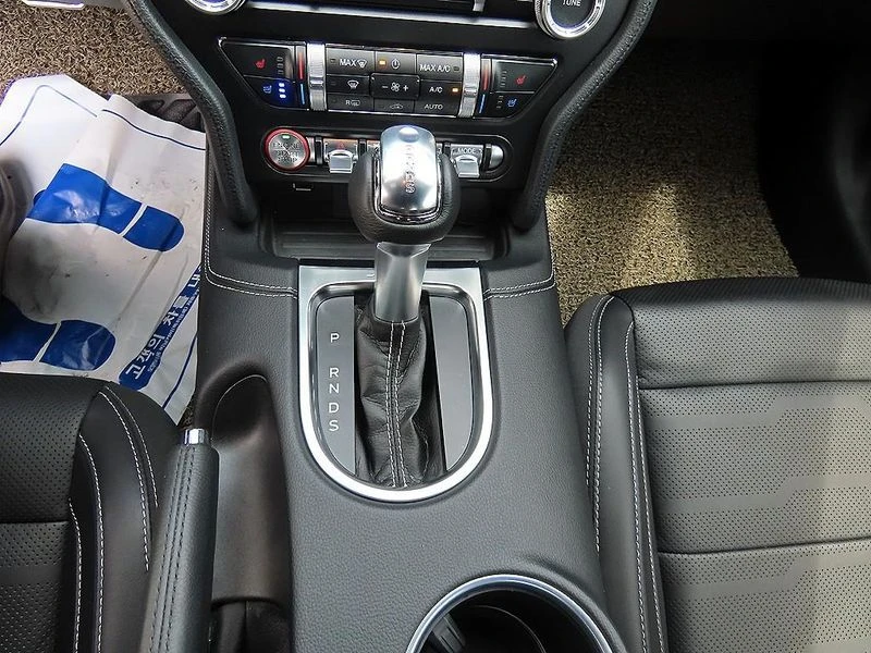 Ford Mustang 2.3 H Automatic, снимка 11 - Автомобили и джипове - 55906424
