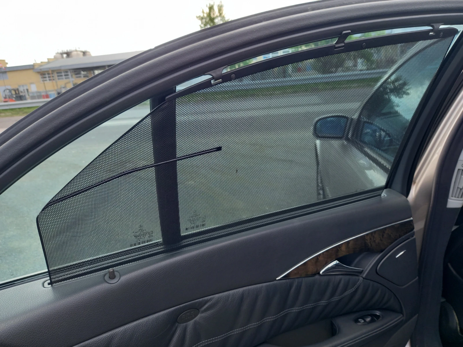 Mercedes-Benz E 320      44    | Mobile.bg   13