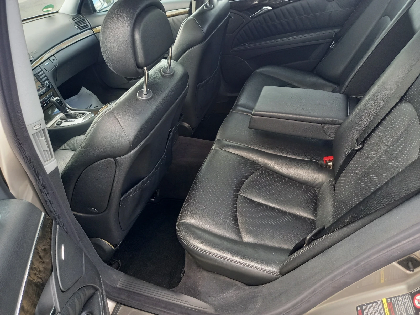 Mercedes-Benz E 320      44    | Mobile.bg   12