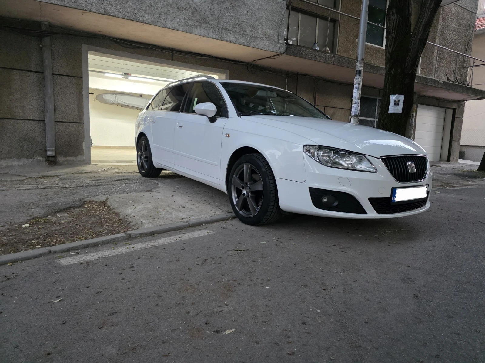 Seat Exeo 2.0 TDI  -143 кс. 6 ск. - изображение 2