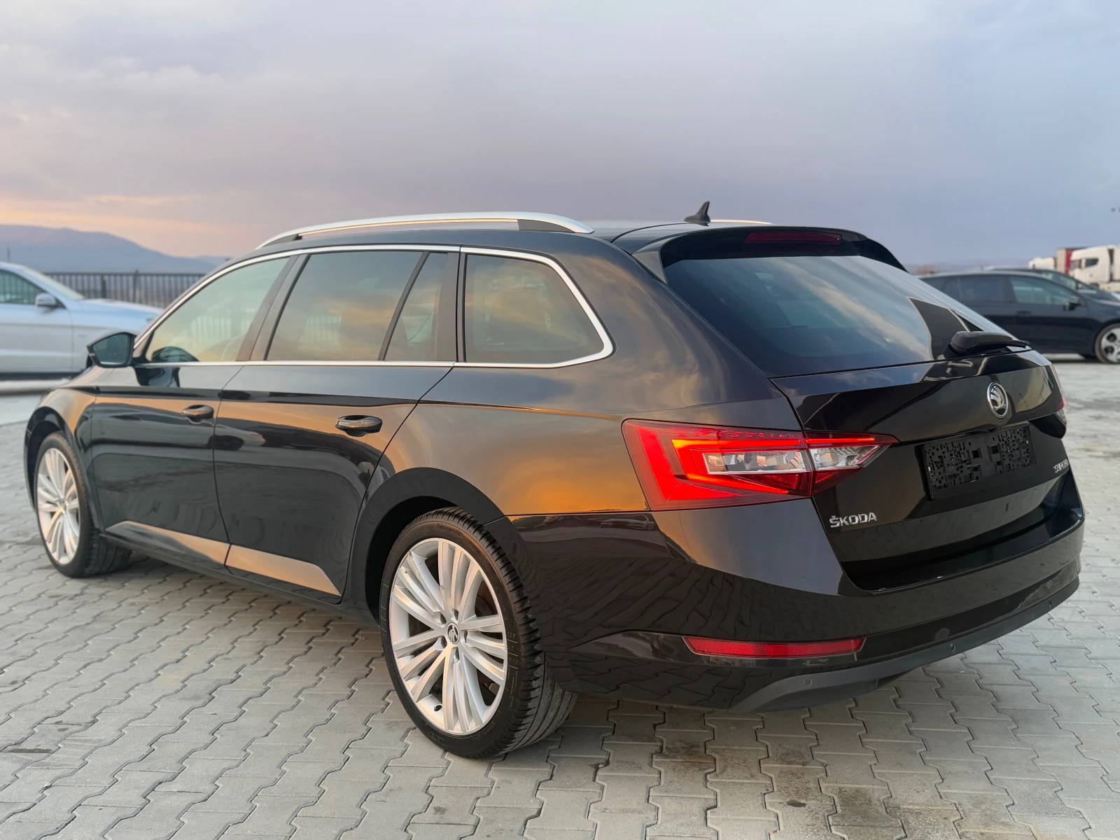 Skoda Superb 2.0TDI 150 ks Собствен лизинг , снимка 7 - Автомобили и джипове - 53733339