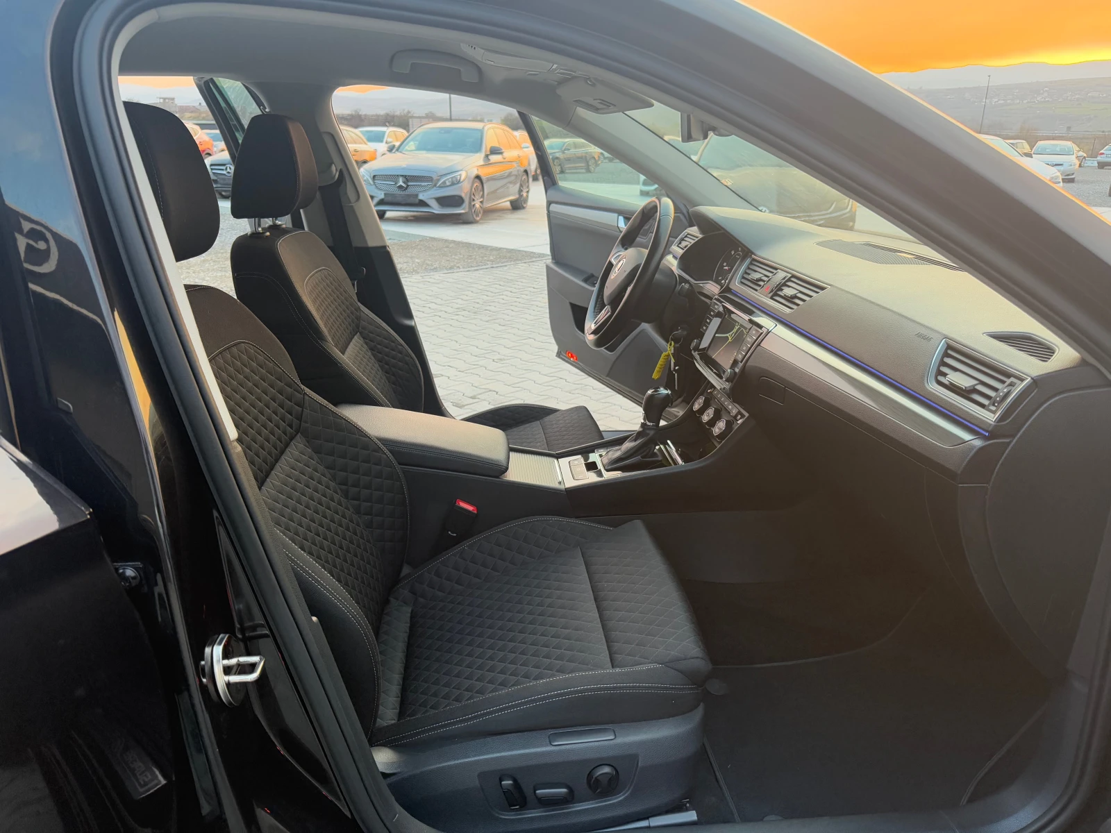 Skoda Superb 2.0TDI 150 ks Собствен лизинг , снимка 13 - Автомобили и джипове - 53733339