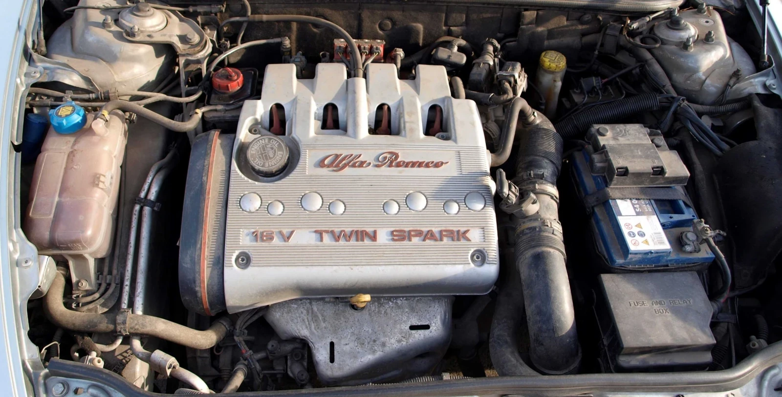 Alfa Romeo 147 1.6i , снимка 14 - Автомобили и джипове - 53991048