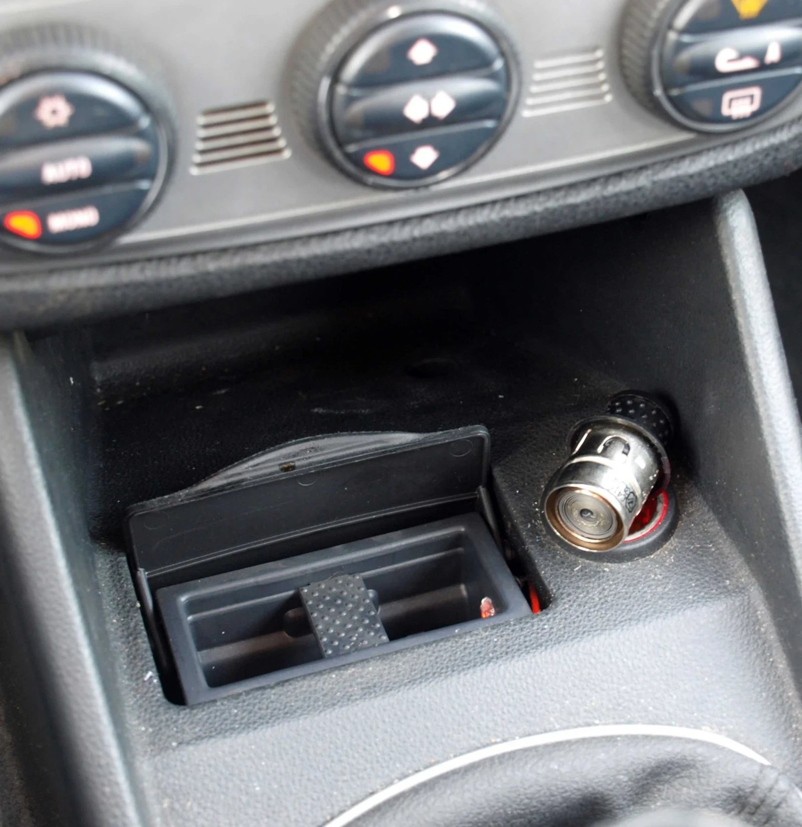 Alfa Romeo 147 1.6i , снимка 13 - Автомобили и джипове - 53991048